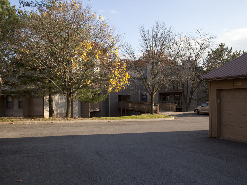 Oakridge in Peoria, IL - Building Photo