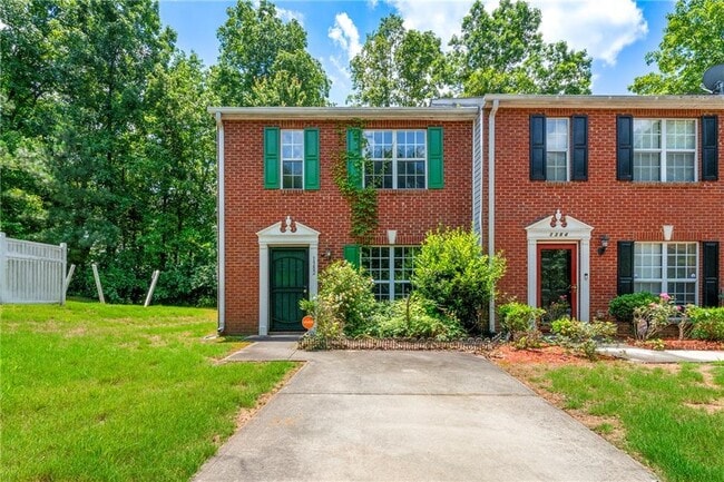 property at 1382 Hollenbeck Ln