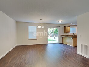 4581 N Park Crossing Ave in Meridian, ID - Foto de edificio - Building Photo