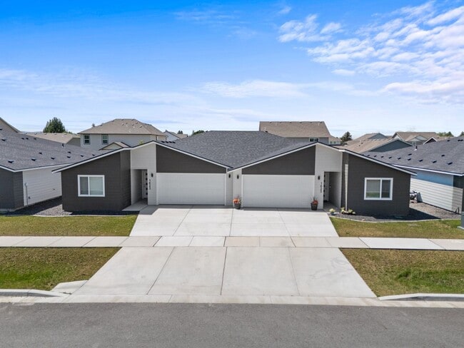 property at 1623 N Selkirk Rd