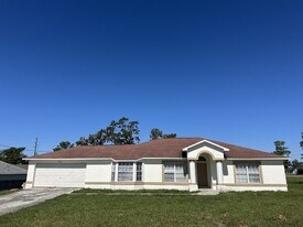 2337 Pomeroy Rd in Spring Hill, FL - Building Photo