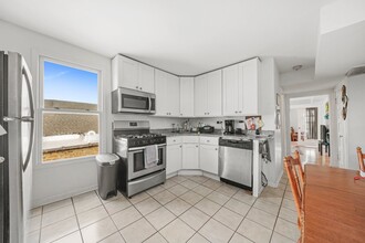 3652 W Shakespeare Ave, Unit #3 in Chicago, IL - Foto de edificio - Building Photo