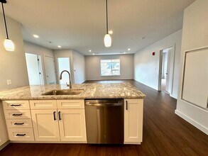 45 E Central St in Natick, MA - Foto de edificio - Building Photo