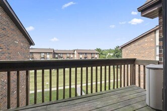 423 Berkshire Dr, Unit #33 in Crystal Lake, IL - Building Photo - Building Photo