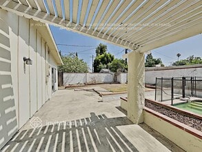 7758 Jamieson Ave in Los Angeles, CA - Foto de edificio - Building Photo