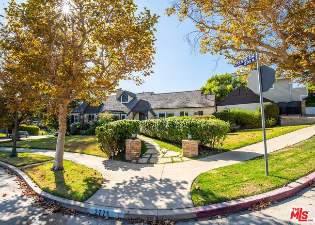 2771 Club Dr in Los Angeles, CA - Building Photo - Building Photo