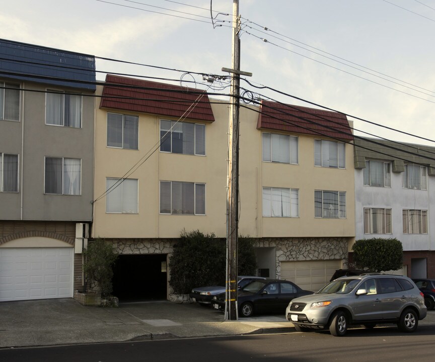 580 Lisbon St in Daly City, CA - Building Photo