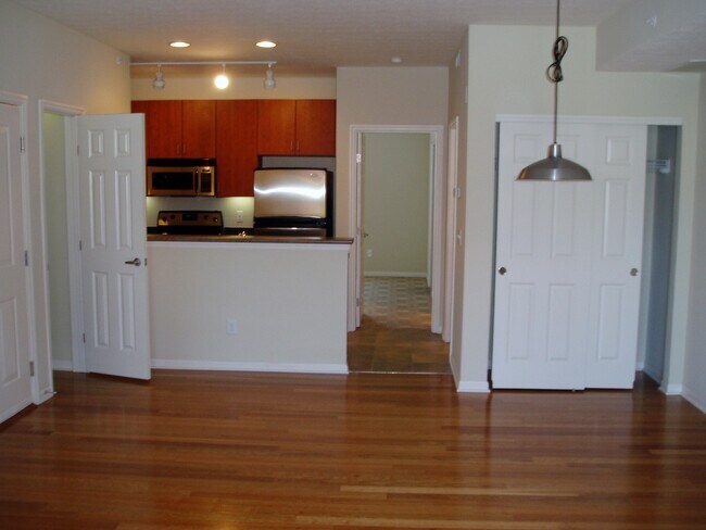 332 S 3rd St, Unit 2 in Columbus, OH - Foto de edificio - Building Photo