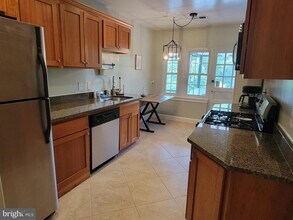 400 Commonwealth Ave, Unit 306 in Alexandria, VA - Building Photo - Building Photo