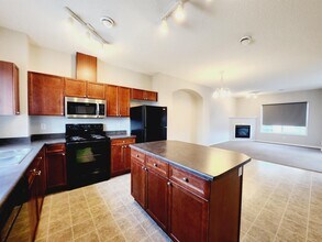 3010-3033 33 Ave NW in Edmonton, AB - Building Photo - Building Photo