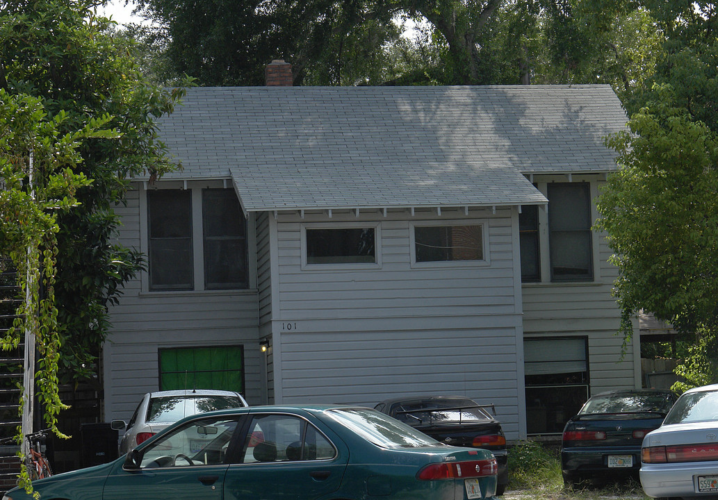 103 NW 10th St in Gainesville, FL - Foto de edificio