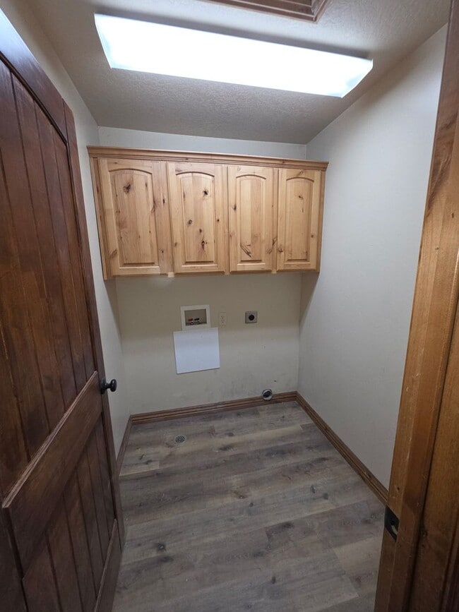 property at 1900 W Pheasant Run Dr