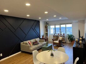 5340 Holmes Run Pkwy in Alexandria, VA - Building Photo