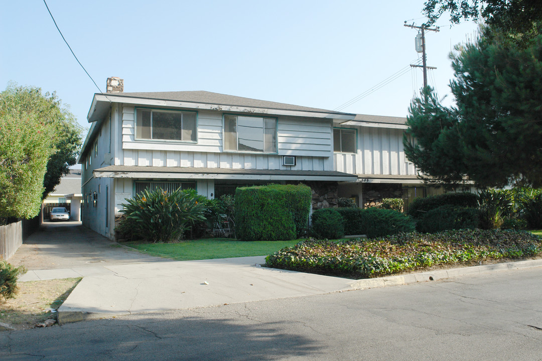 309 E Live Oak St in San Gabriel, CA - Foto de edificio