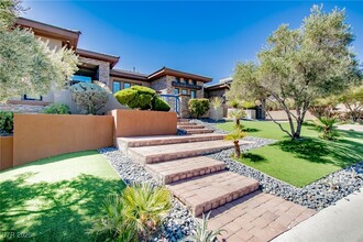 69 Hawk Ridge Dr in Las Vegas, NV - Foto de edificio - Building Photo