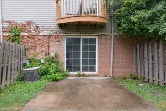 483 W Lincoln Ave in Madison Heights, MI - Building Photo - Building Photo