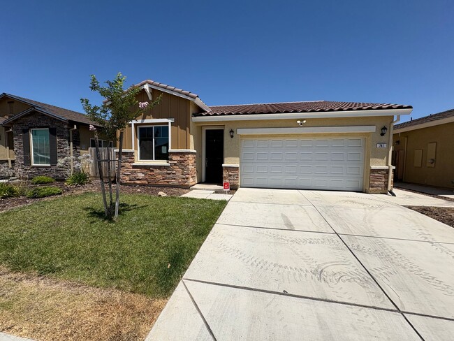 741 Suzanne Dr in Merced, CA - Building Photo - Building Photo