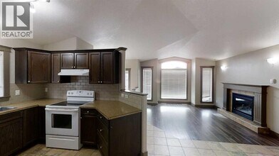 11246-1175A 75a Ave in Grande Prairie, AB - Building Photo - Building Photo