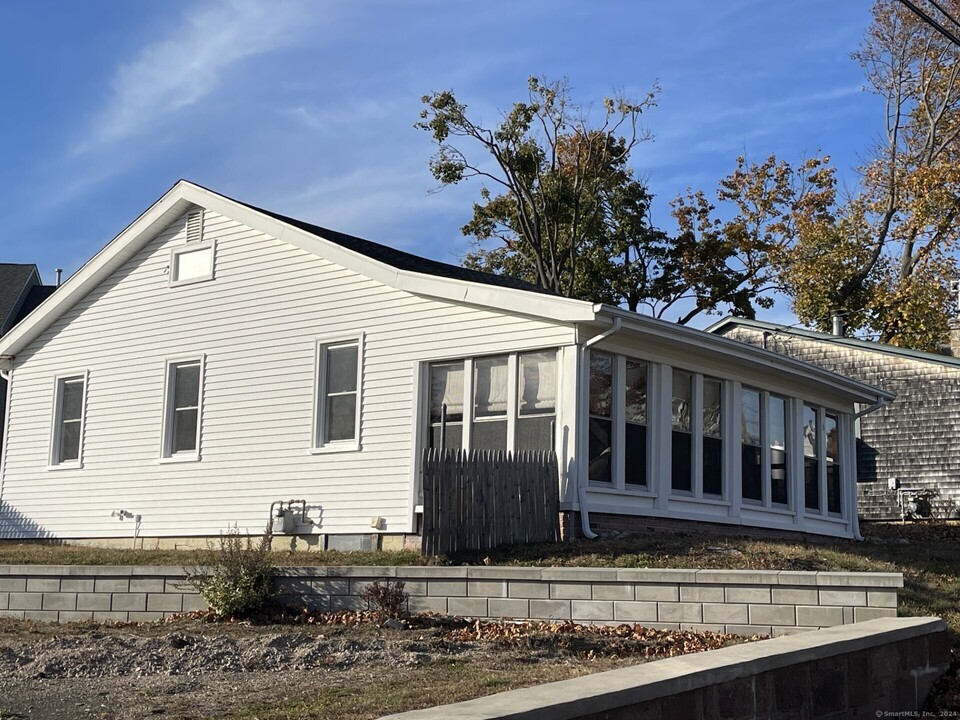 6 3rd Ave in Branford, CT - Building Photo