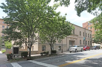 50 West Fourth Residences in Winston-Salem, NC - Foto de edificio - Building Photo