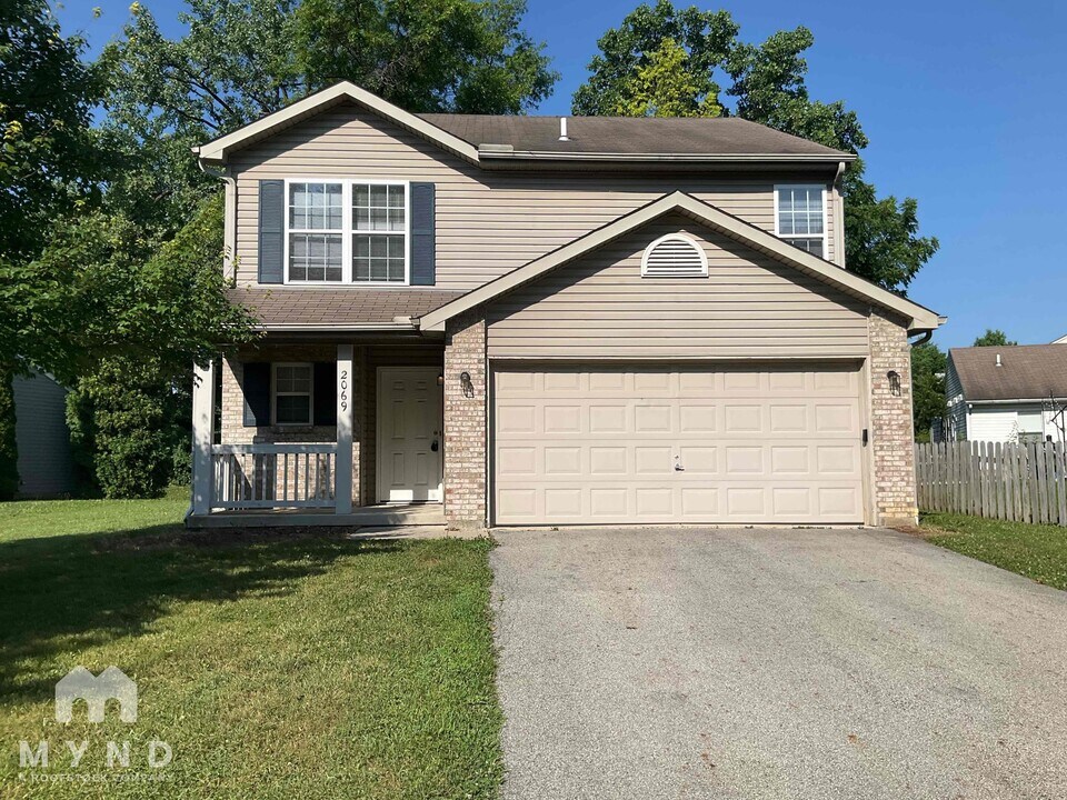 2069 Prominence Dr in Grove City, OH - Building Photo