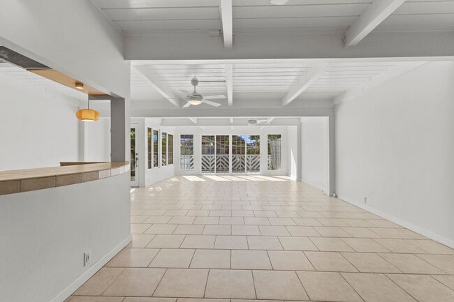 375 Kawaihae St in Honolulu, HI - Building Photo - Building Photo