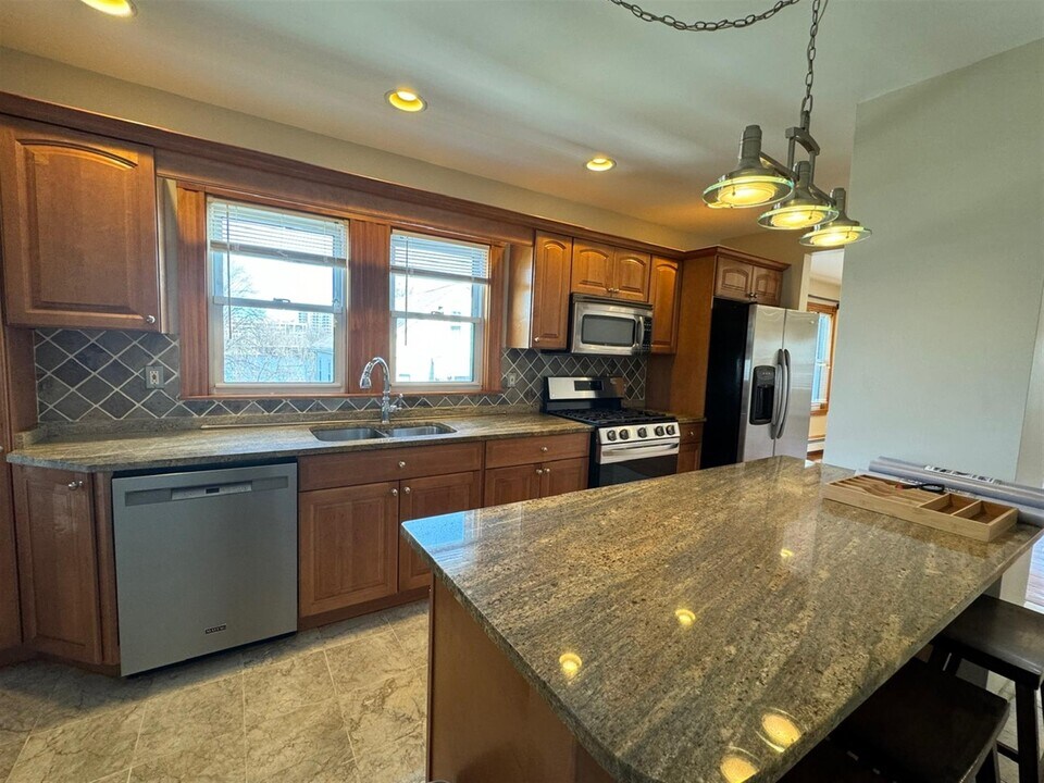 14 Melville Rd, Unit 2 in Somerville, MA - Foto de edificio