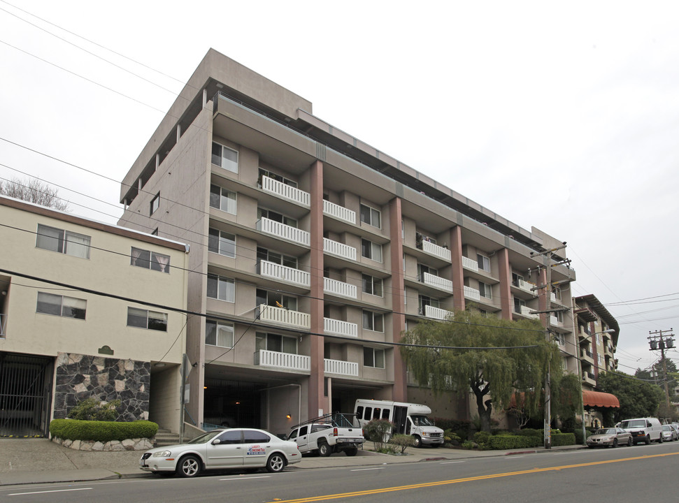 Grand Lake Gardens in Oakland, CA - Building Photo