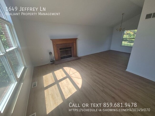 1649 Jeffrey Ln in Hebron, KY - Building Photo - Building Photo