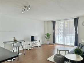 18800 NE 29th Ave, Unit 830 in Aventura, FL - Building Photo - Building Photo
