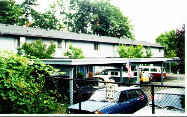 Lewis & Clark Apartments in Issaquah, WA - Building Photo