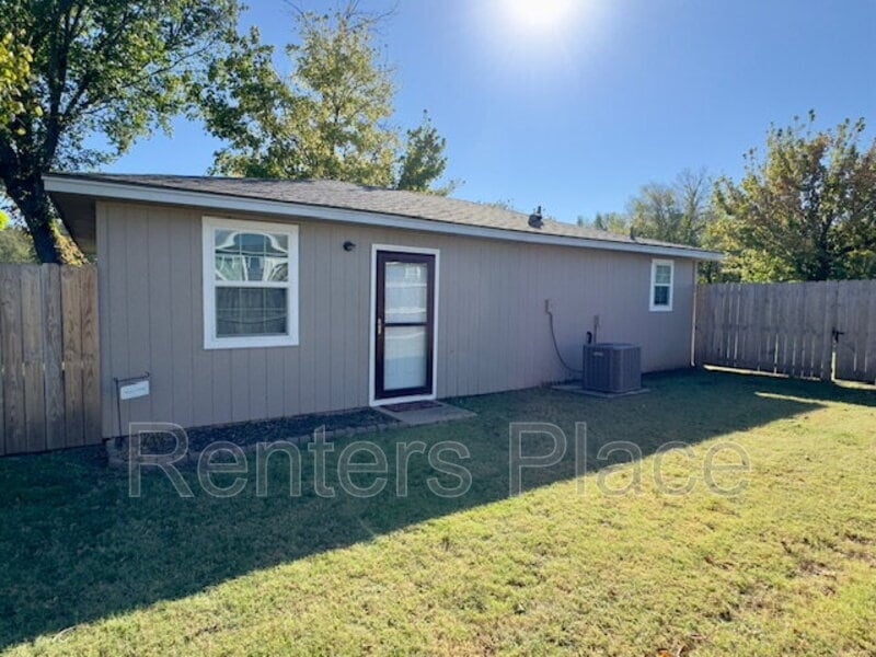 16929 A S Memorial Dr in Bixby, OK - Building Photo