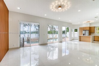 5363 SW 38th Ave in Fort Lauderdale, FL - Building Photo - Building Photo