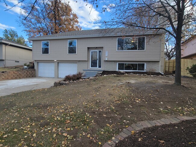 9317 Mockingbird Dr in Omaha, NE - Building Photo - Building Photo