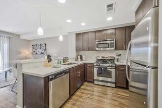 2230 Qualcomm Way in San Diego, CA - Foto de edificio - Building Photo