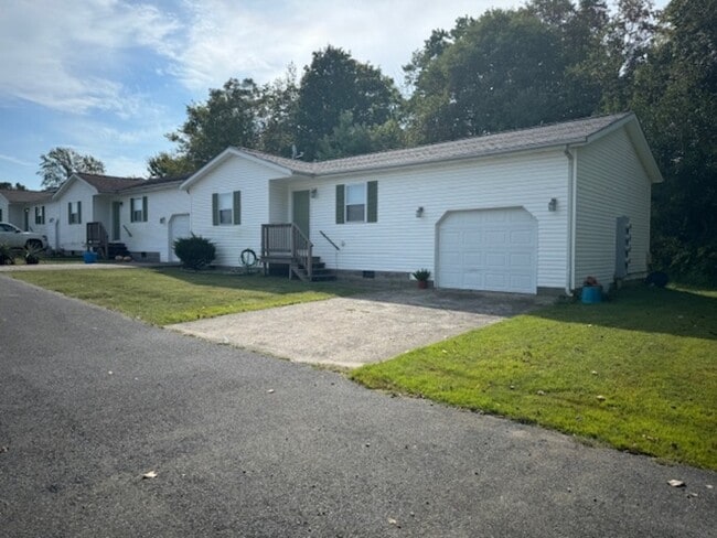 property at 306 N Ferne Clyffe Rd