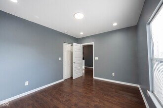 3157 E Washington St in Indianapolis, IN - Foto de edificio - Building Photo