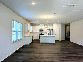 740 Ben Ledi Ct in Raleigh, NC - Foto de edificio - Building Photo