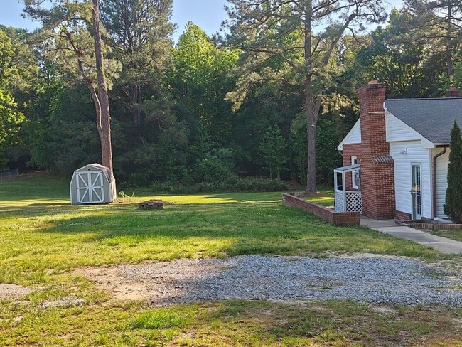 9511 Harris St in Amelia Court House, VA - Building Photo - Building Photo