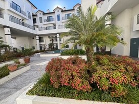 111 S Oak Knoll Ave, Unit 104 in Pasadena, CA - Building Photo