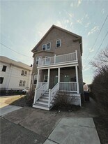 3103 Pawtucket Ave in East Providence, RI - Building Photo