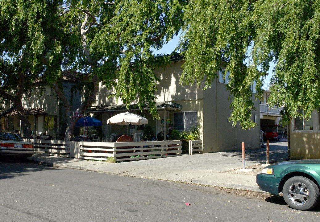 633 Buckeye St in Redwood City, CA - Foto de edificio