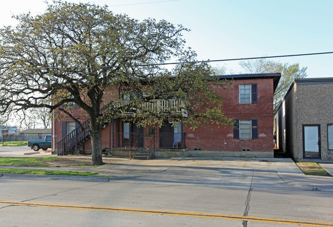 1420 E 6th St in Irving, TX - Foto de edificio - Building Photo