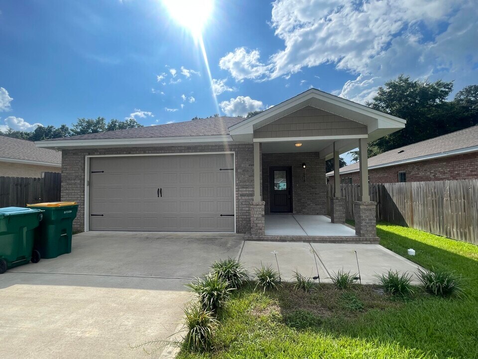 1578 Hickory St in Niceville, FL - Building Photo