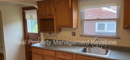 910 9th St in Clairton, PA - Building Photo - Building Photo