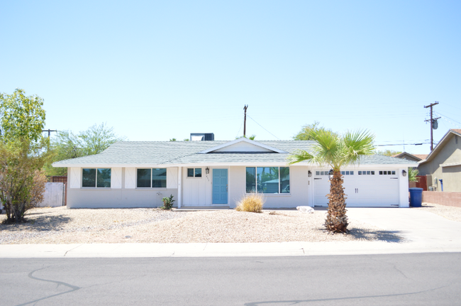 1653 N Circle Dr in Tempe, AZ - Foto de edificio - Building Photo