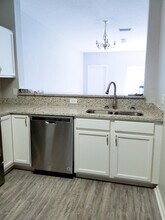 877 Southern Creek Dr in Jacksonville, FL - Foto de edificio - Building Photo