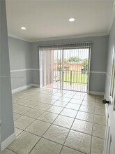 9405 SW 76th St in Miami, FL - Building Photo - Building Photo