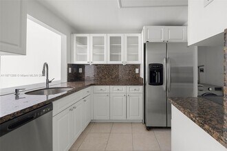 1915 Brickell Ave in Miami, FL - Building Photo - Building Photo