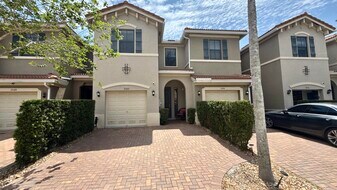 3332 NW 10th Ave in Pompano Beach, FL - Building Photo